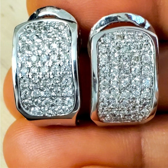 Gorgeous 2.6 tcw Pave Diamond Earrings Omega back closure. Like New $2800 - Picture 1 of 16